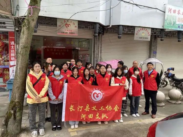 长汀县义工协会河田支队开展慰问孤独老人暖冬志愿活动