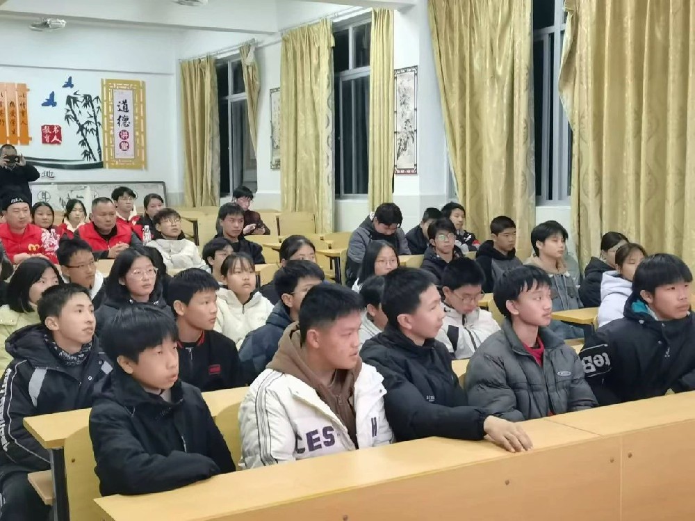 长汀县义工协会开展“启智心灵、规划未来” 未成年人心理健康保护公益活动